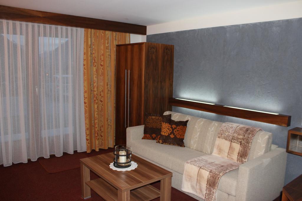 Appartements Zerzer Ried im Oberinntal Rum bild