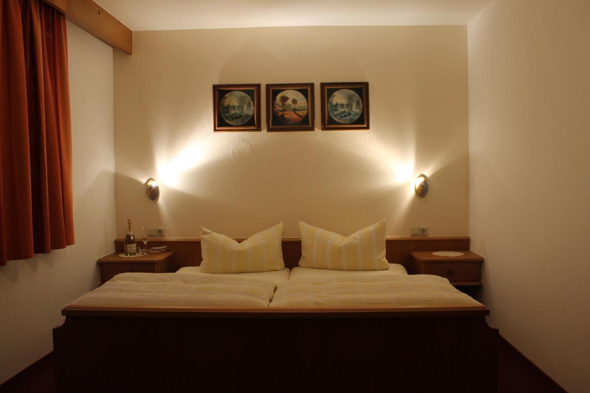 Appartements Zerzer Ried im Oberinntal Rum bild