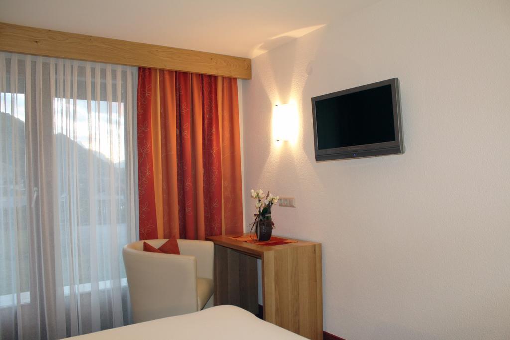Appartements Zerzer Ried im Oberinntal Rum bild