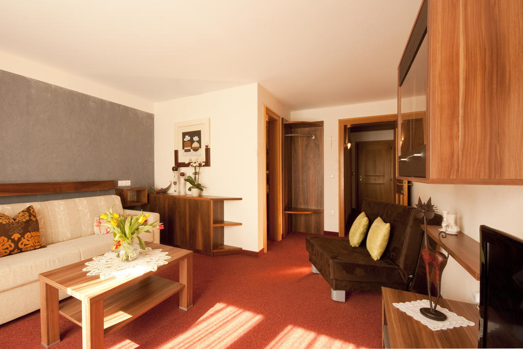 Appartements Zerzer Ried im Oberinntal Rum bild
